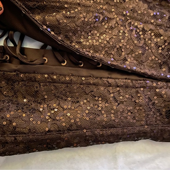 Beautiful Sequin Corset with triangle bottoms - Picture 4 of 11